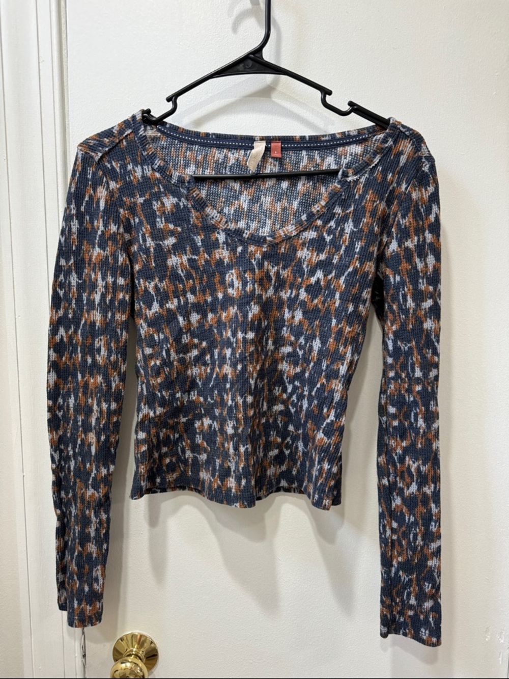 Anthropologie - Pilcro - V-Neck Long-Sleeve Ribbed Cropped